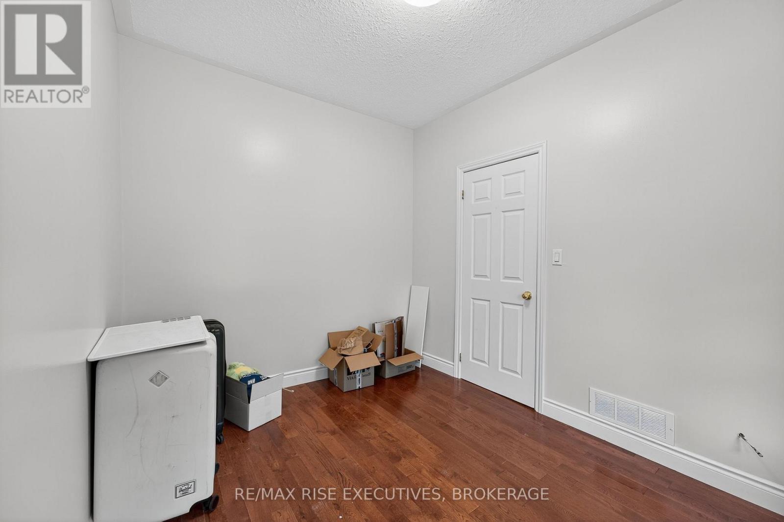 47 Livingston Street, Kingston, Ontario  K7L 4L1 - Photo 8 - X12478573