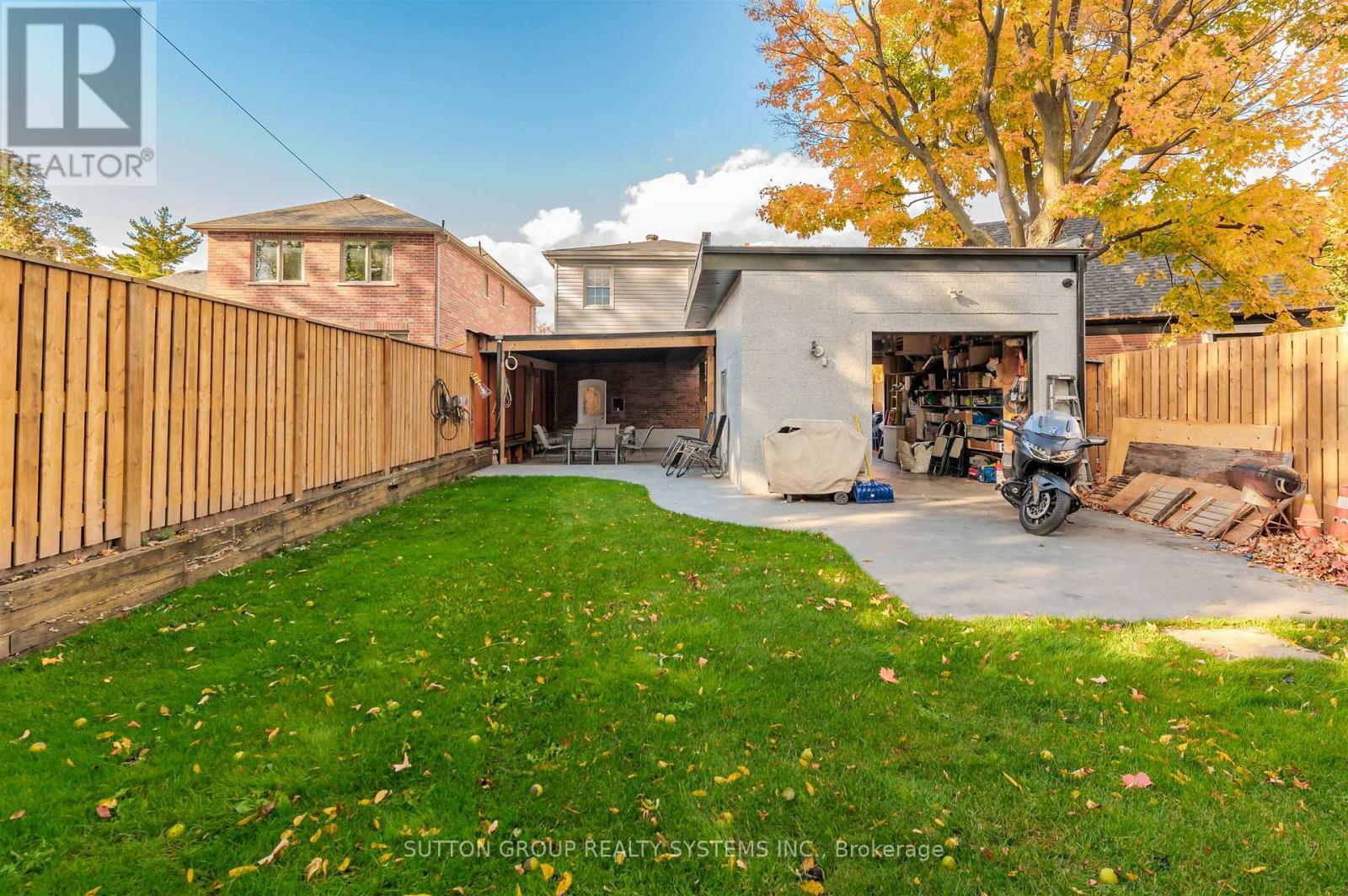 1 Elmlea Avenue, Toronto (Humber Heights), Ontario  M9P 2M6 - Photo 34 - W12472229