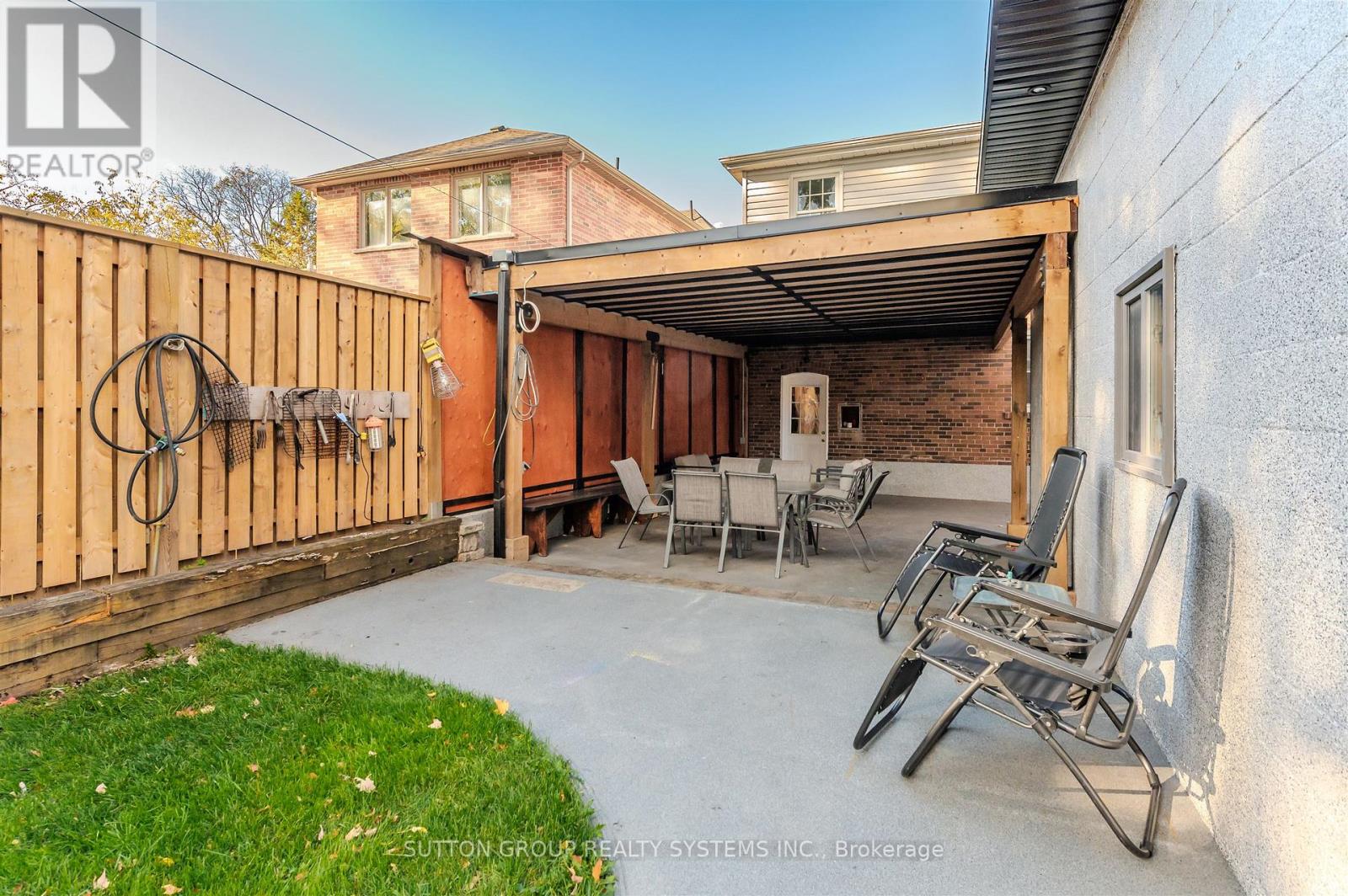 1 Elmlea Avenue, Toronto (Humber Heights), Ontario  M9P 2M6 - Photo 35 - W12472229