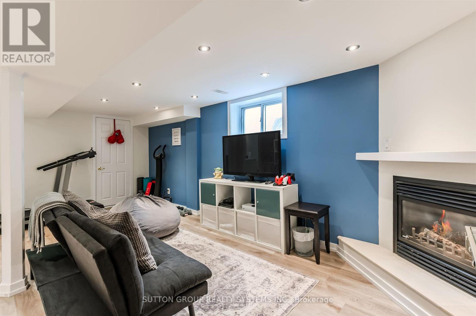 1 Elmlea Avenue, Toronto (Humber Heights), Ontario  M9P 2M6 - Photo 29 - W12472229