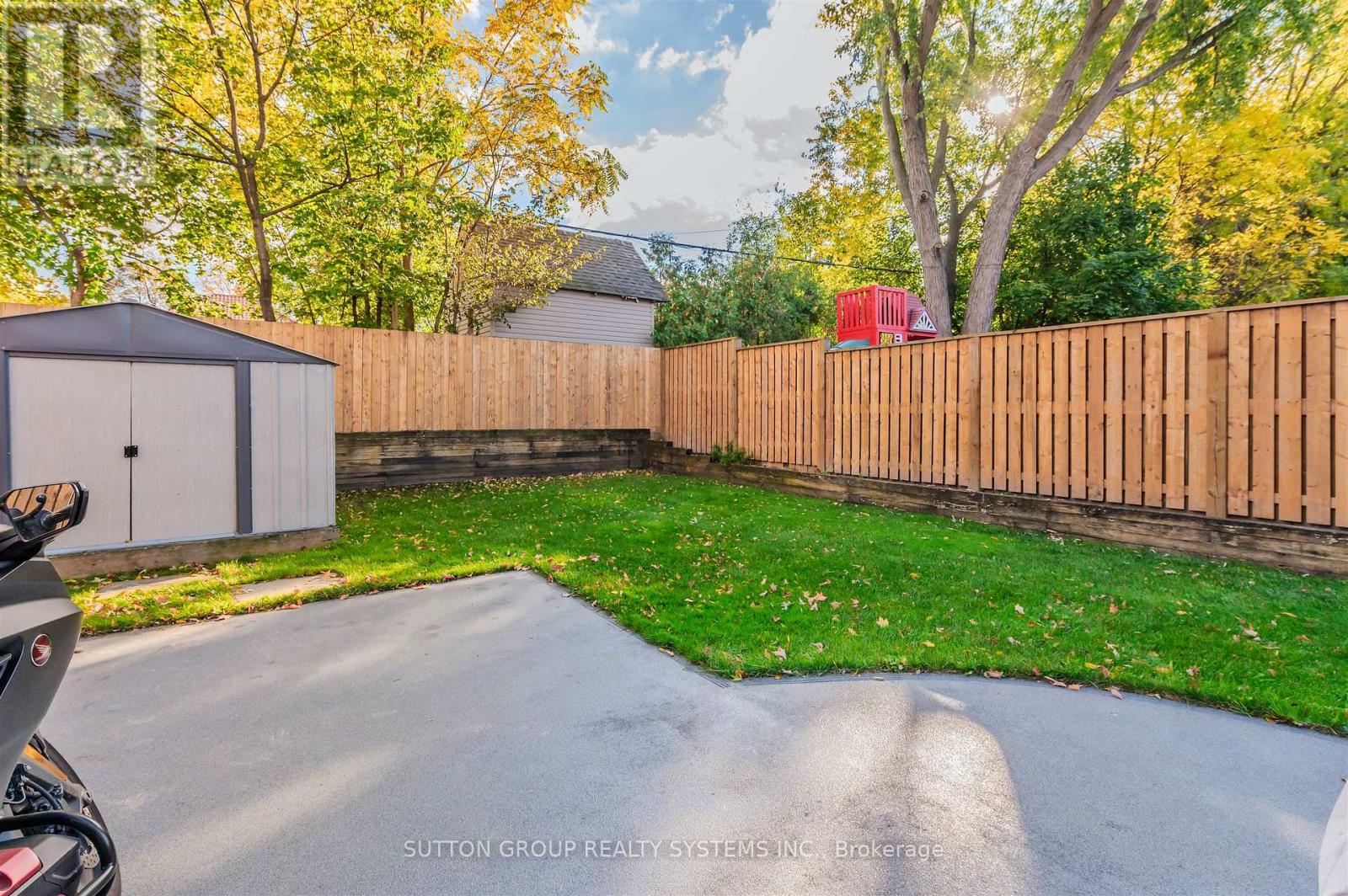 1 Elmlea Avenue, Toronto (Humber Heights), Ontario  M9P 2M6 - Photo 33 - W12472229