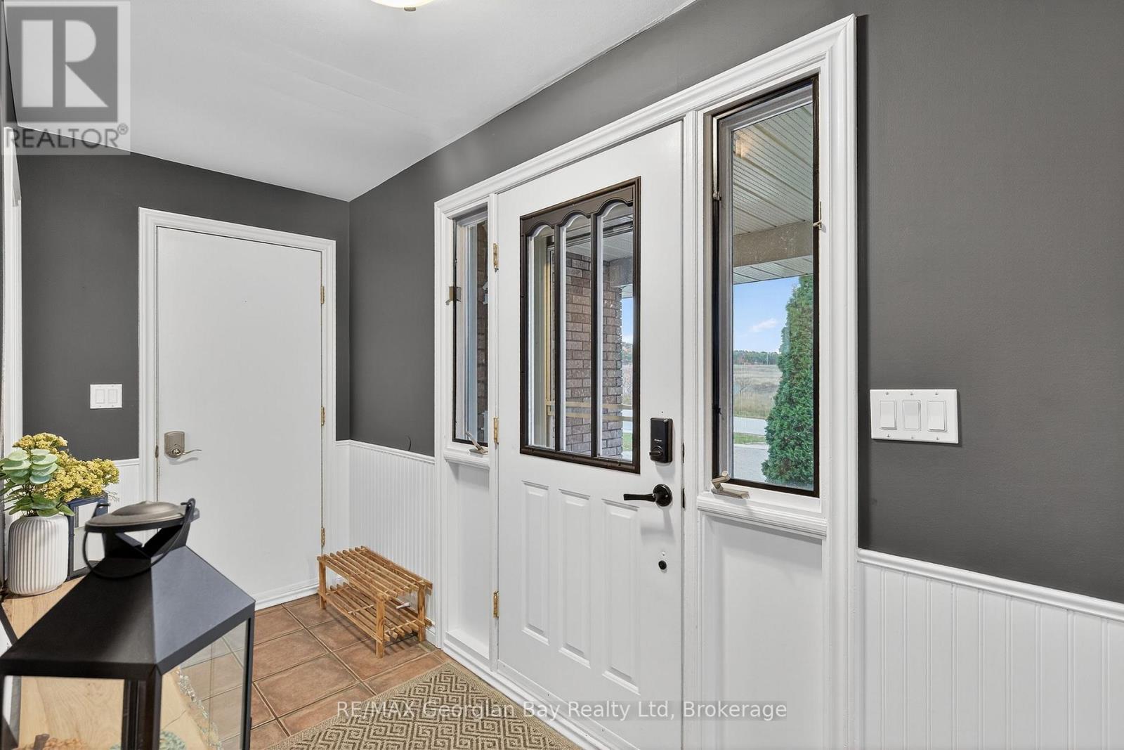 93 Edward Street, Penetanguishene, Ontario  L9M 1J3 - Photo 3 - S12478526