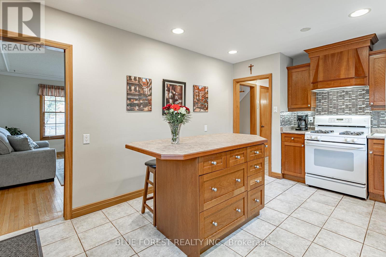 836 Westbury Crescent, London South, Ontario  N6J 3C9 - Photo 10 - X12478587