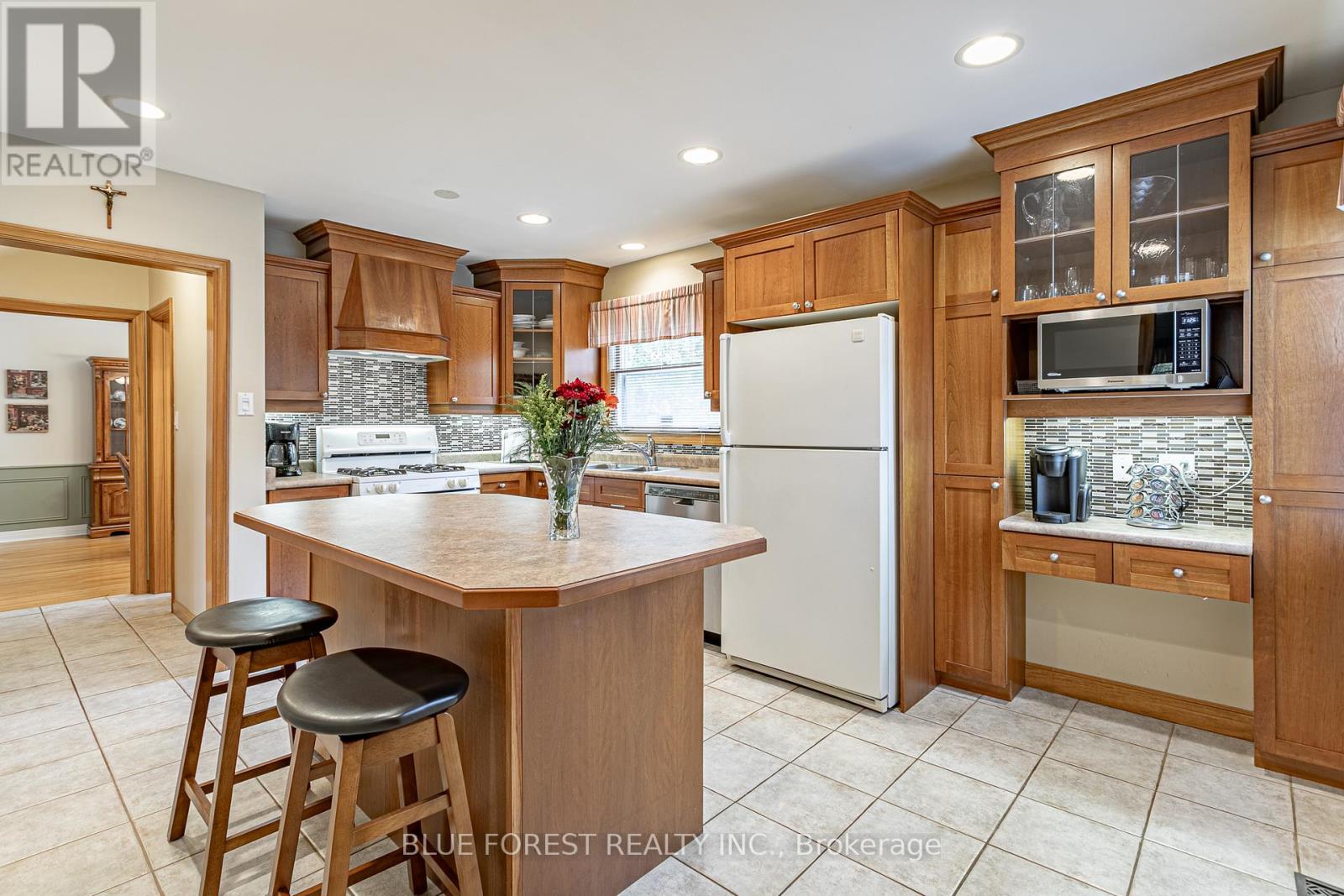 836 Westbury Crescent, London South, Ontario  N6J 3C9 - Photo 3 - X12478587