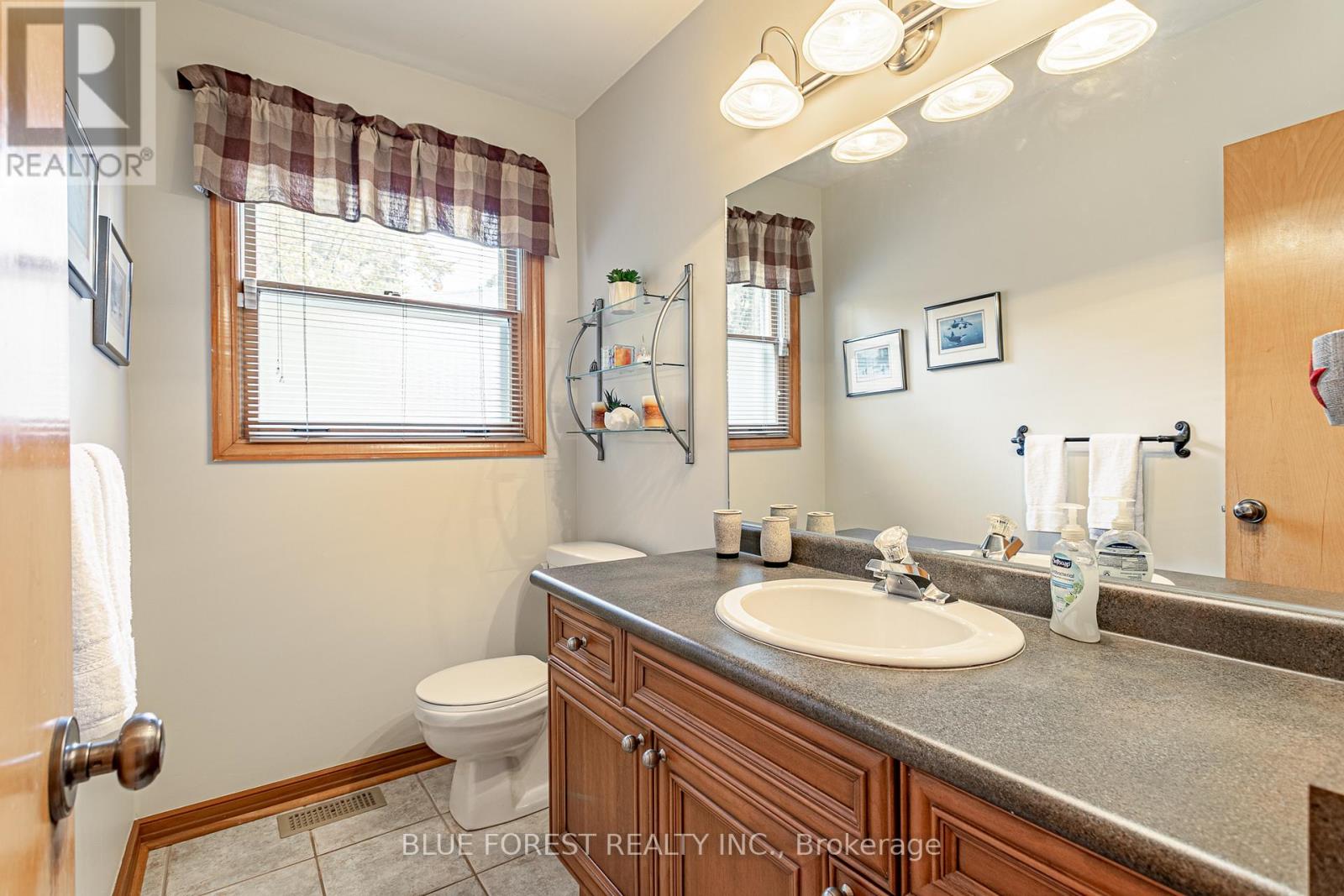 836 Westbury Crescent, London South, Ontario  N6J 3C9 - Photo 8 - X12478587