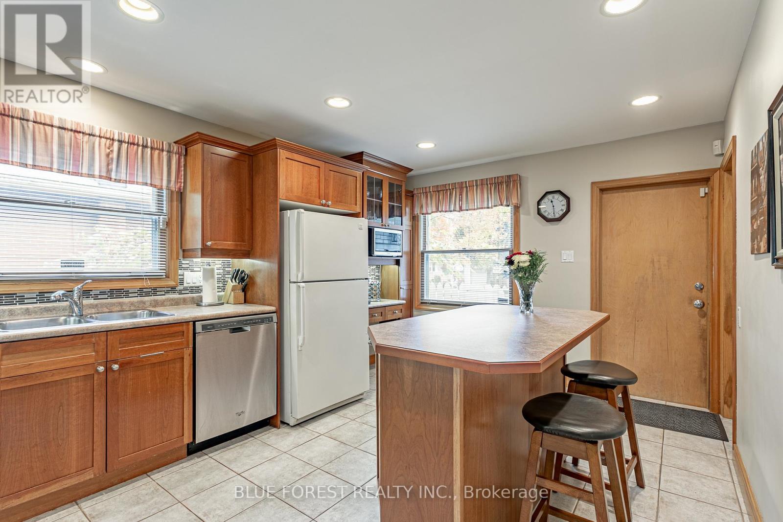 836 Westbury Crescent, London South, Ontario  N6J 3C9 - Photo 9 - X12478587