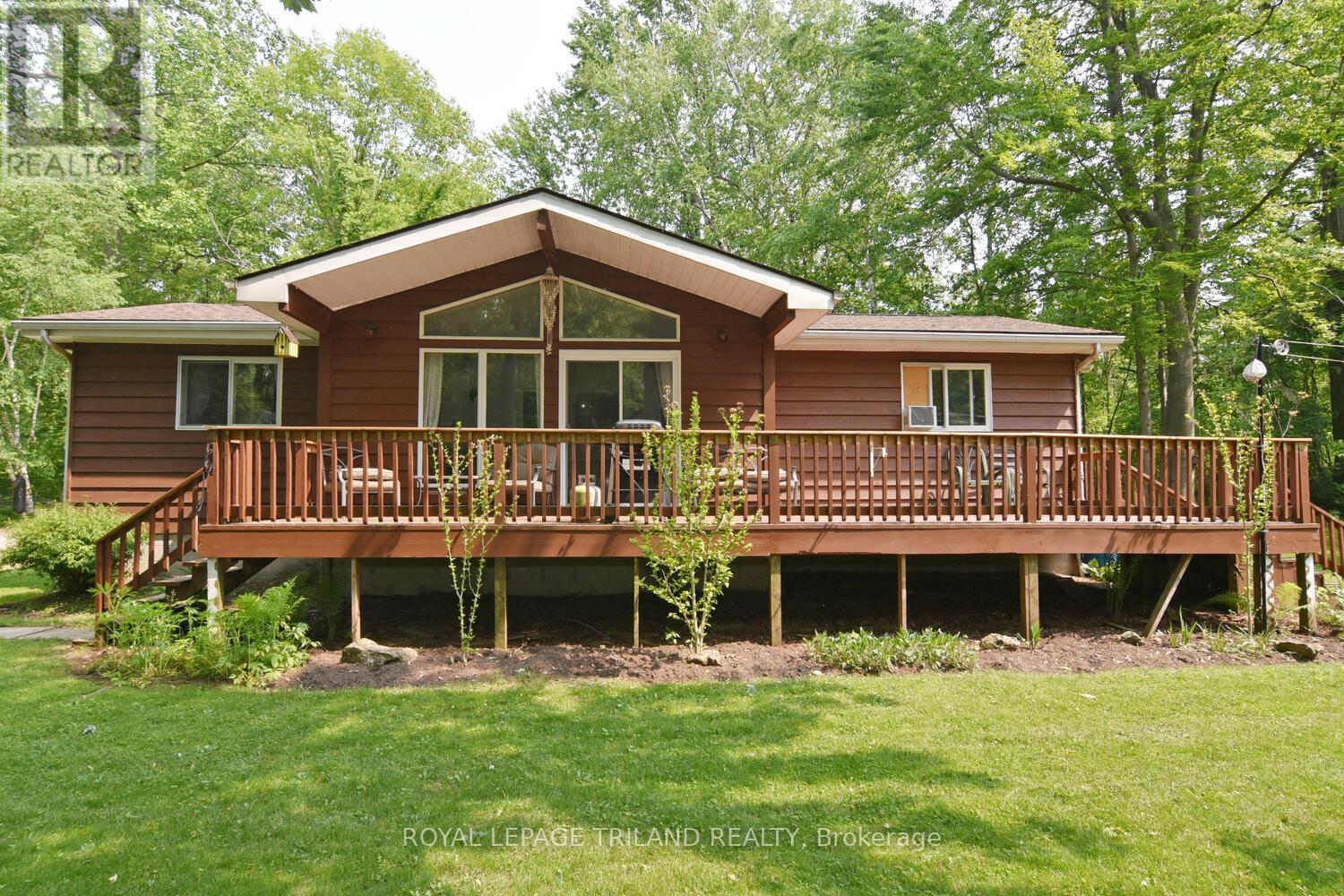 9898 Phoebe Lane, Lambton Shores, Ontario  N0N 1J1 - Photo 1 - X12478612