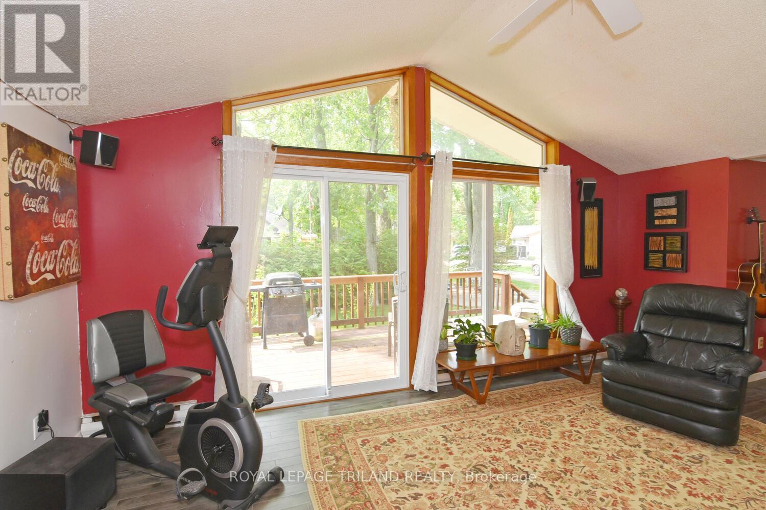 9898 Phoebe Lane, Lambton Shores, Ontario  N0N 1J1 - Photo 10 - X12478612