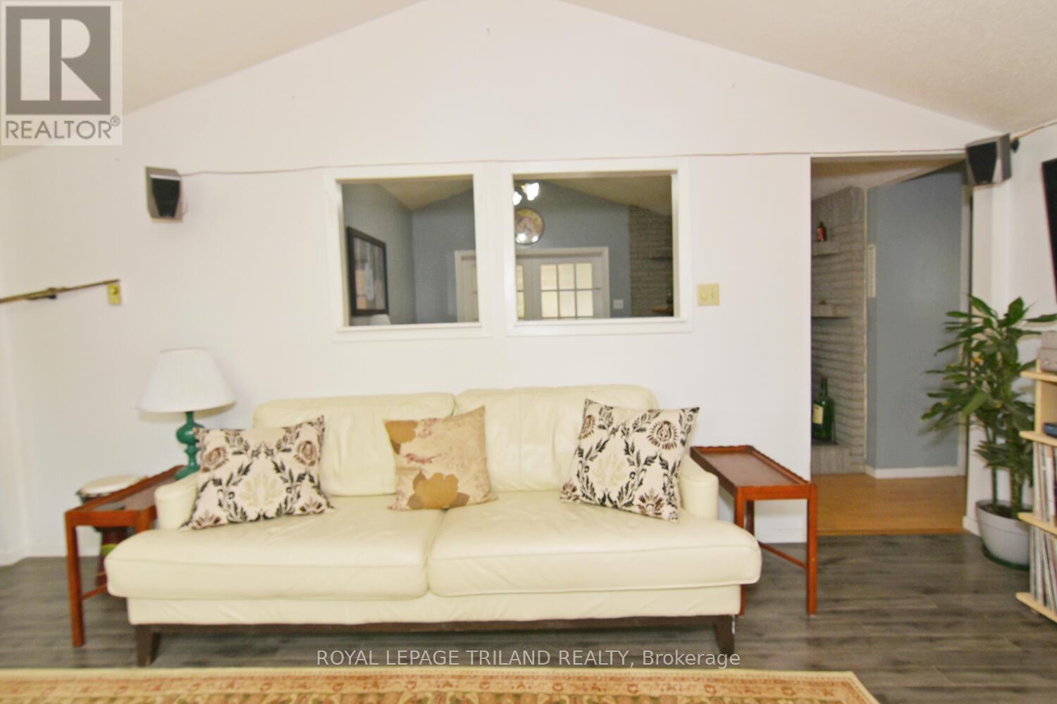 9898 Phoebe Lane, Lambton Shores, Ontario  N0N 1J1 - Photo 12 - X12478612