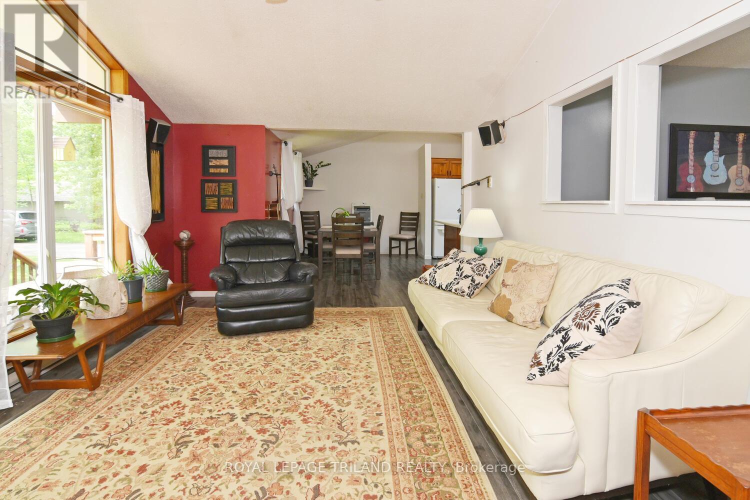 9898 Phoebe Lane, Lambton Shores, Ontario  N0N 1J1 - Photo 13 - X12478612