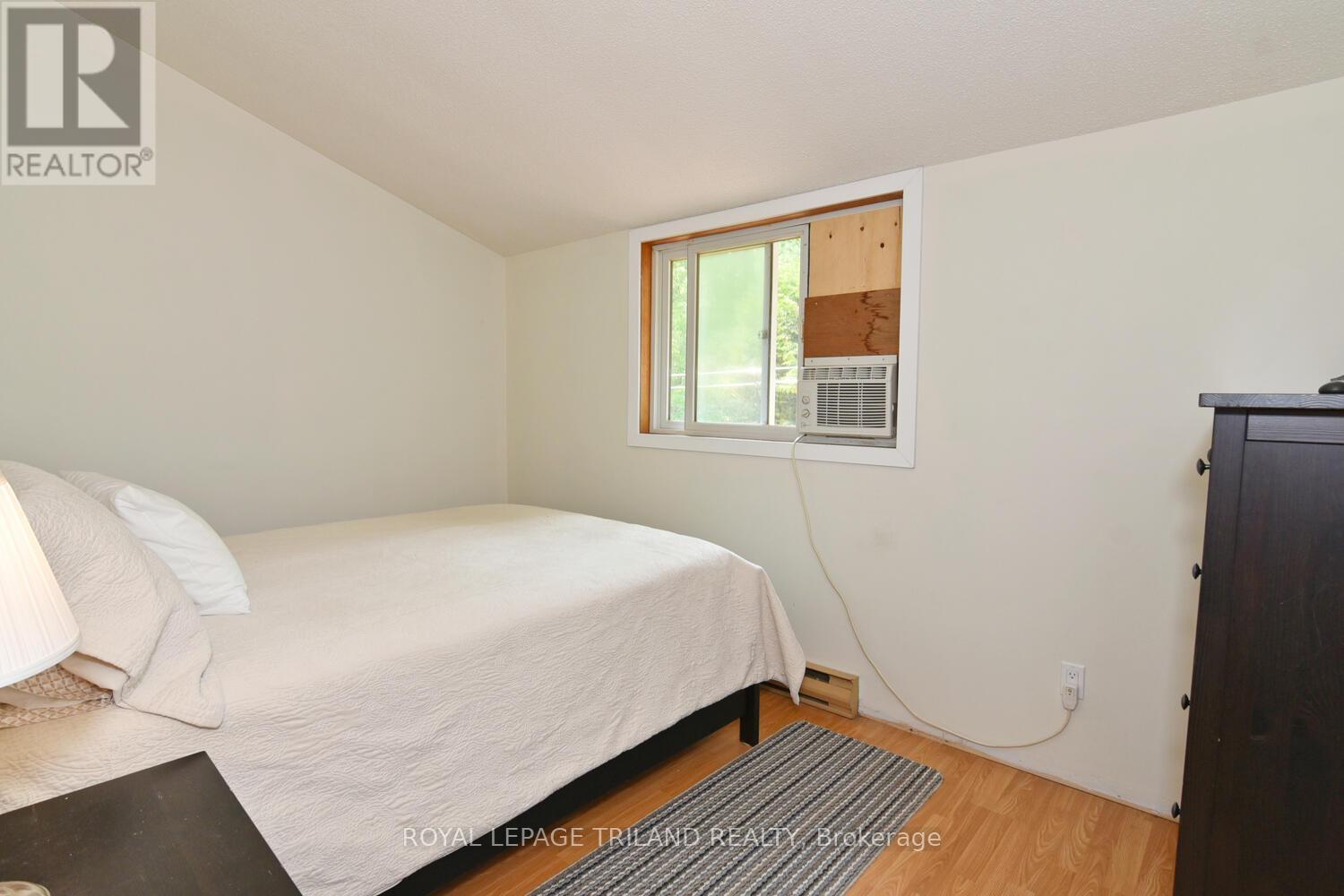 9898 Phoebe Lane, Lambton Shores, Ontario  N0N 1J1 - Photo 20 - X12478612