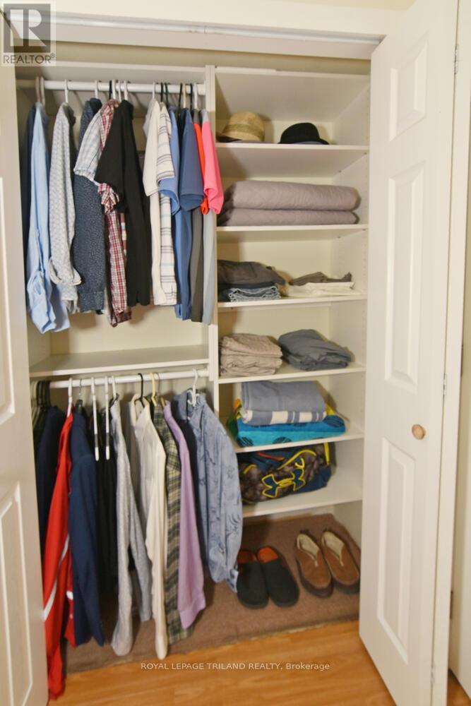 9898 Phoebe Lane, Lambton Shores, Ontario  N0N 1J1 - Photo 21 - X12478612