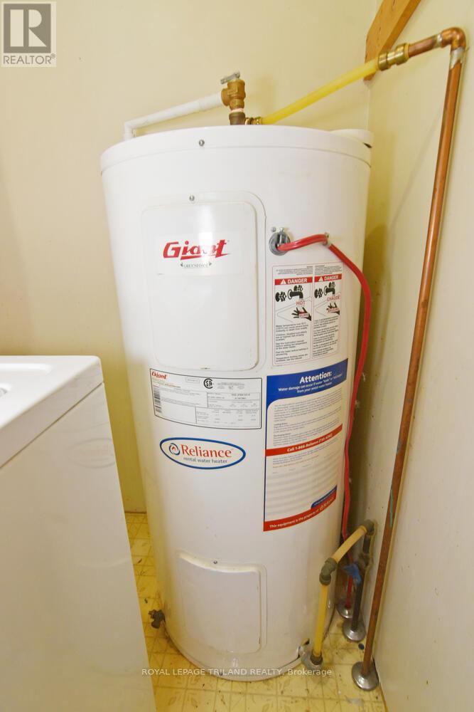 9898 Phoebe Lane, Lambton Shores, Ontario  N0N 1J1 - Photo 24 - X12478612