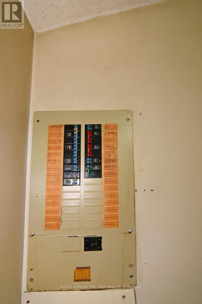 9898 Phoebe Lane, Lambton Shores, Ontario  N0N 1J1 - Photo 25 - X12478612