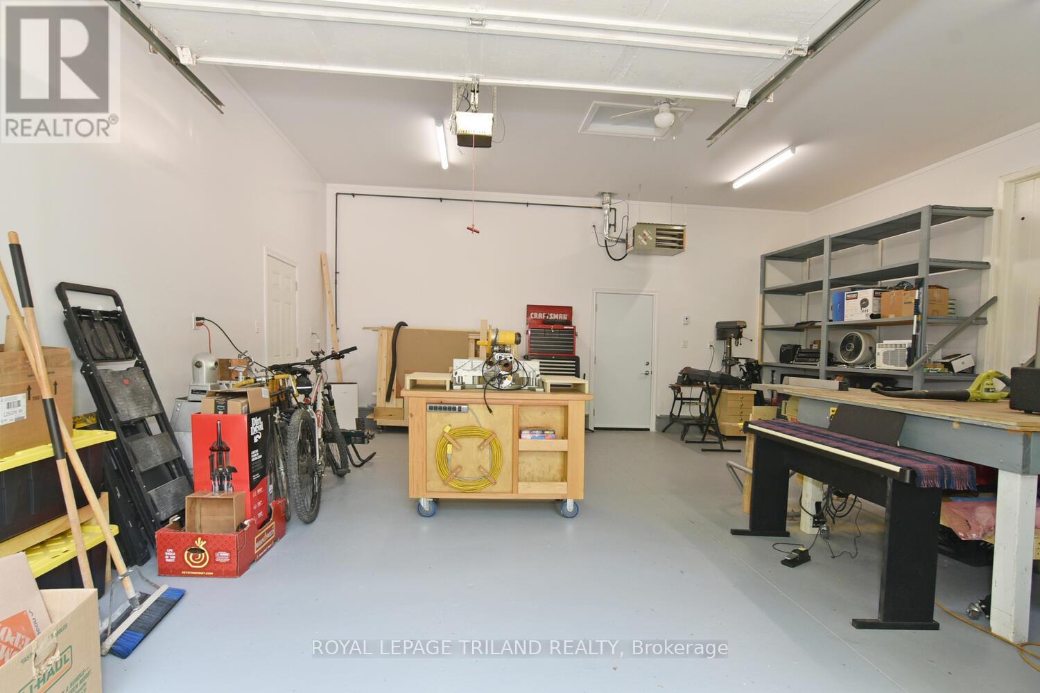 9898 Phoebe Lane, Lambton Shores, Ontario  N0N 1J1 - Photo 36 - X12478612