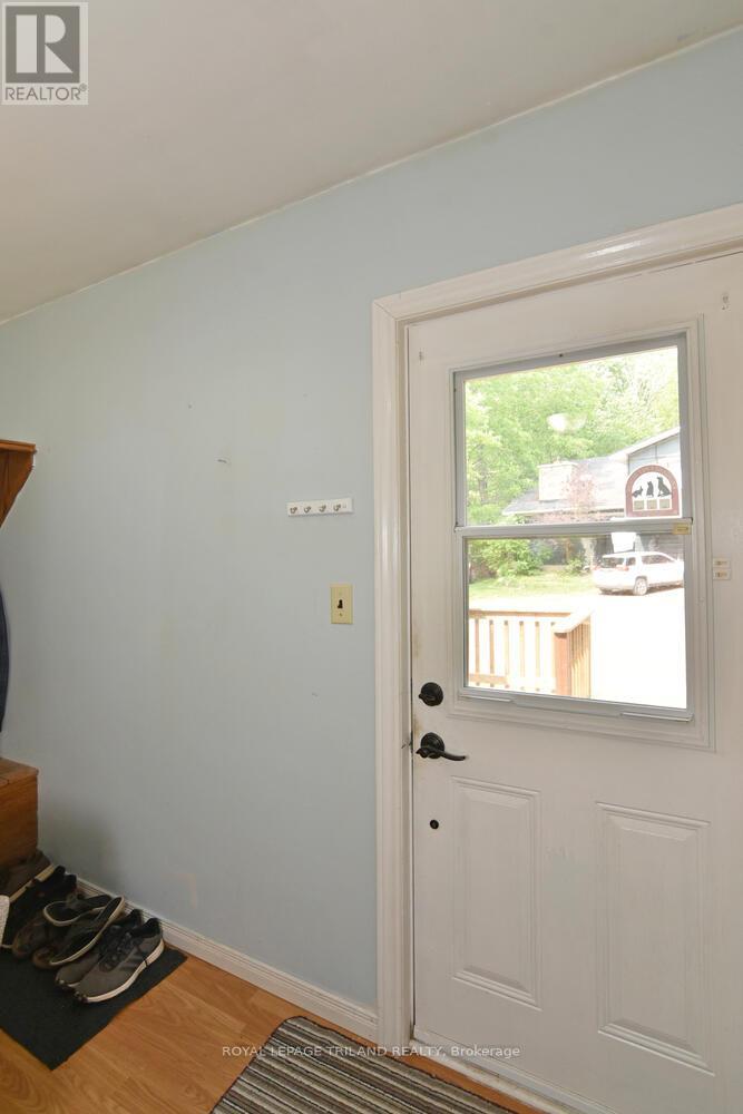 9898 Phoebe Lane, Lambton Shores, Ontario  N0N 1J1 - Photo 37 - X12478612