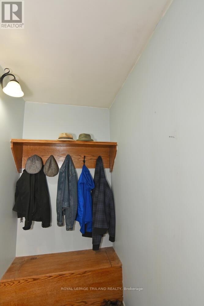 9898 Phoebe Lane, Lambton Shores, Ontario  N0N 1J1 - Photo 38 - X12478612