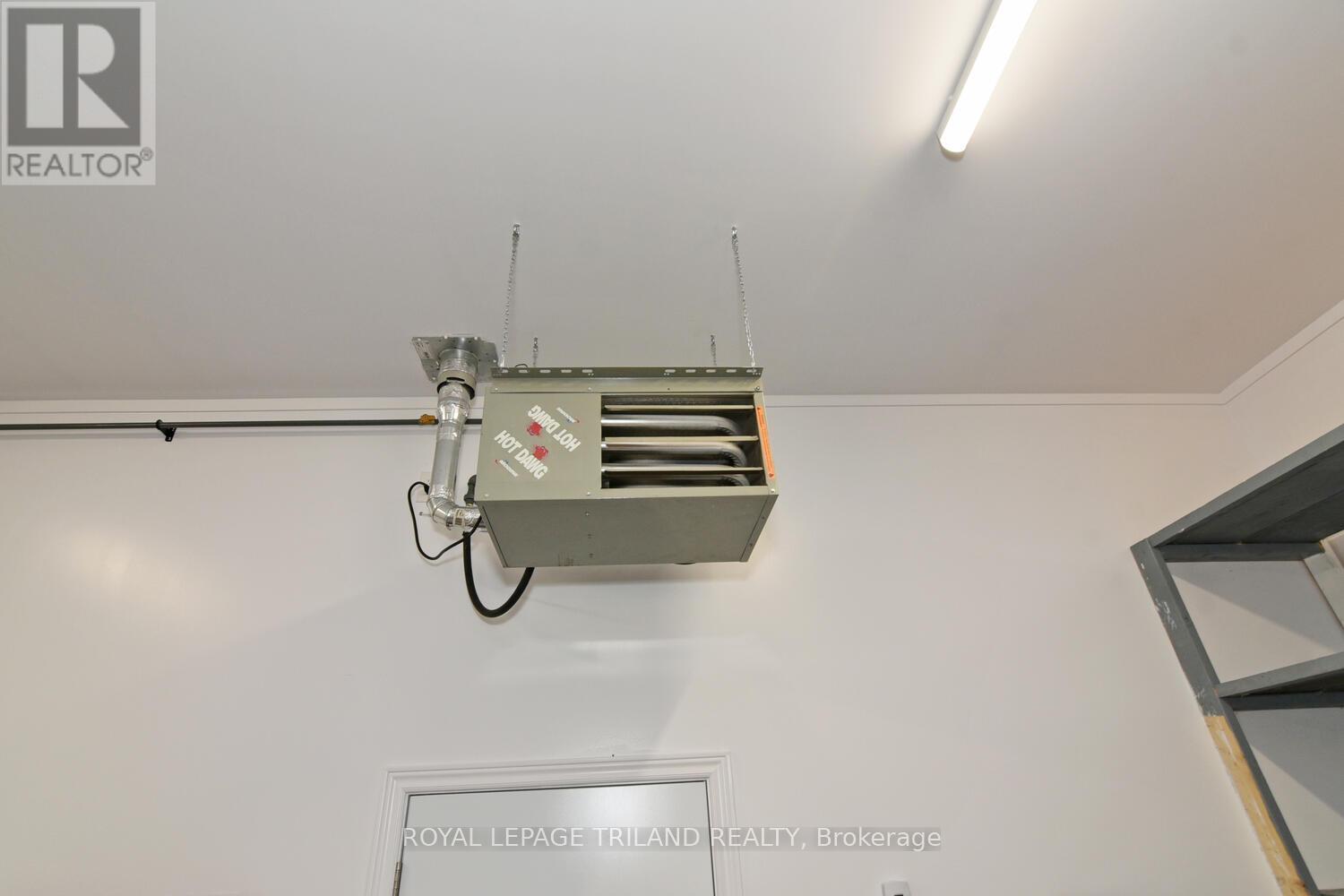 9898 Phoebe Lane, Lambton Shores, Ontario  N0N 1J1 - Photo 42 - X12478612