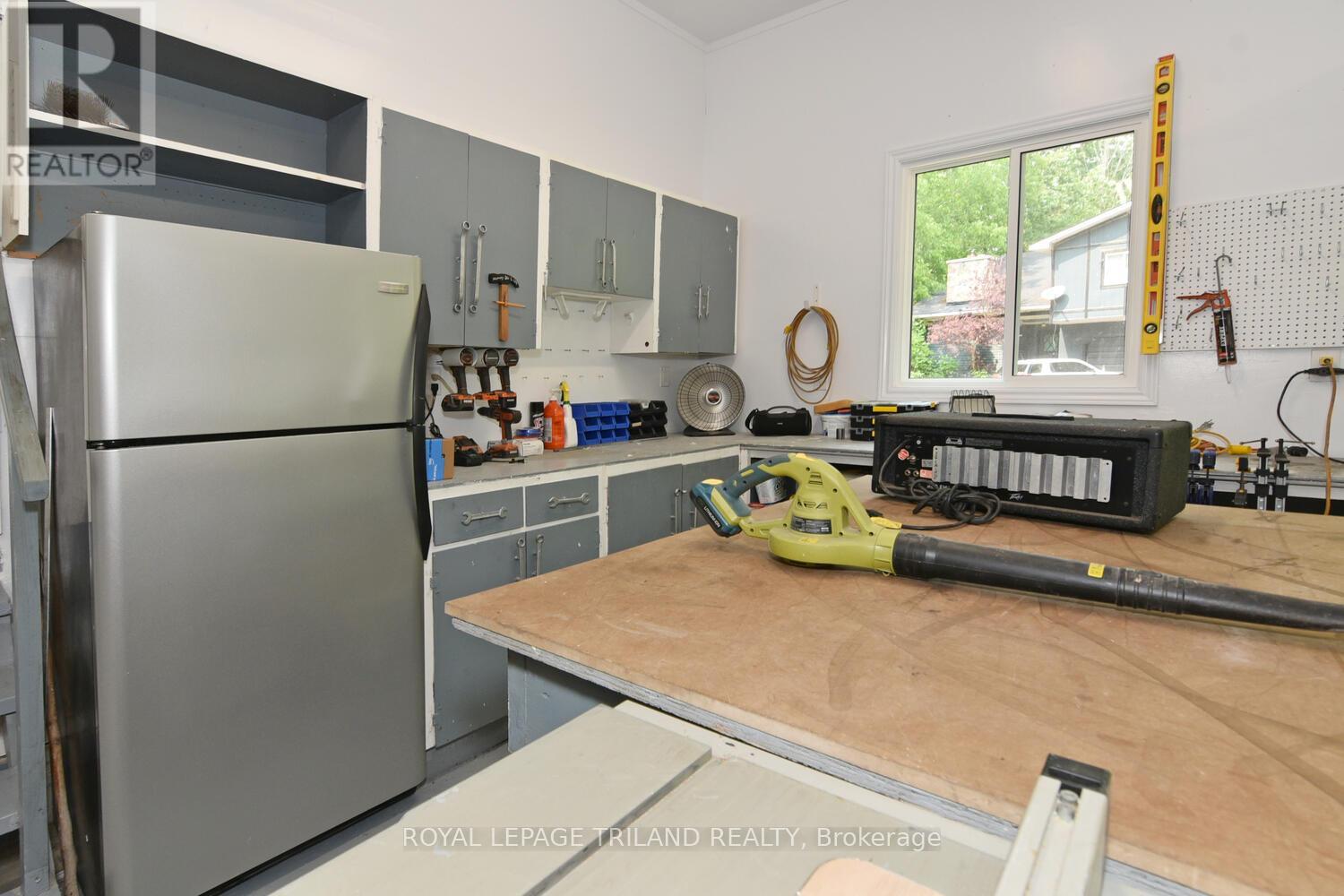 9898 Phoebe Lane, Lambton Shores, Ontario  N0N 1J1 - Photo 43 - X12478612