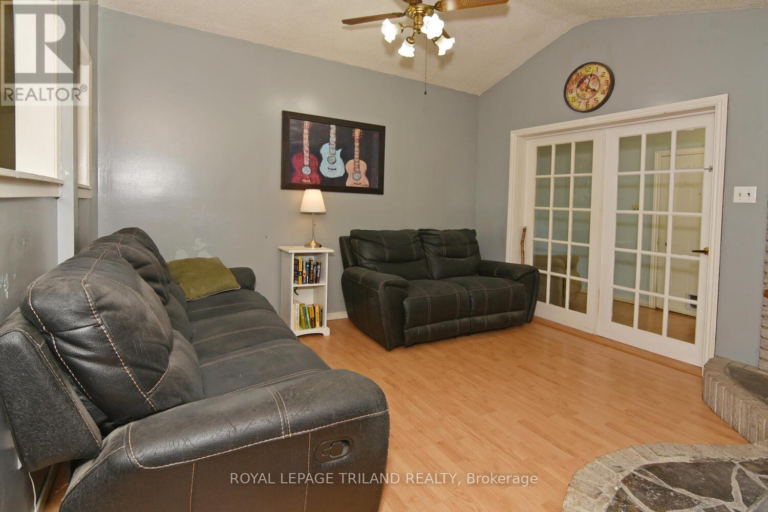 9898 Phoebe Lane, Lambton Shores, Ontario  N0N 1J1 - Photo 9 - X12478612