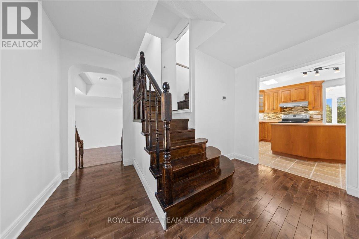 5410 Old Richmond Road, Ottawa, Ontario  K2R 1G7 - Photo 11 - X12478530
