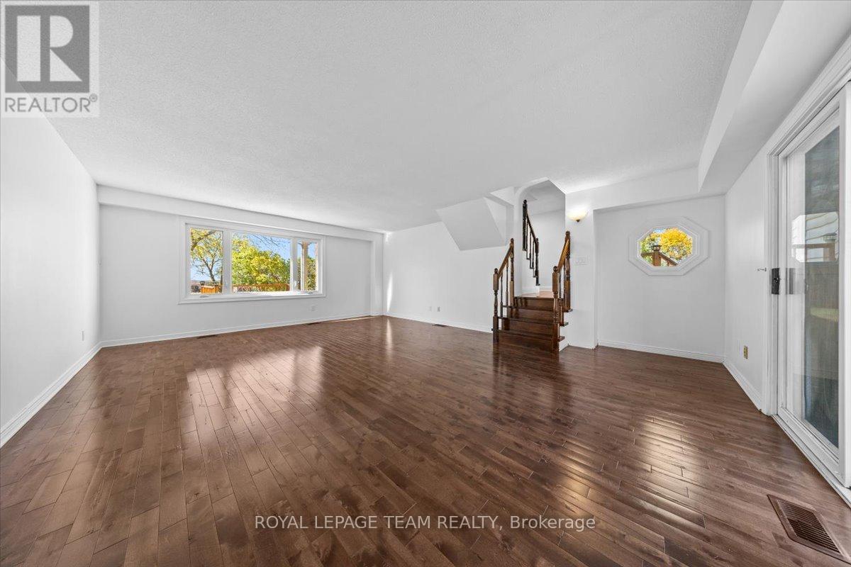 5410 Old Richmond Road, Ottawa, Ontario  K2R 1G7 - Photo 13 - X12478530