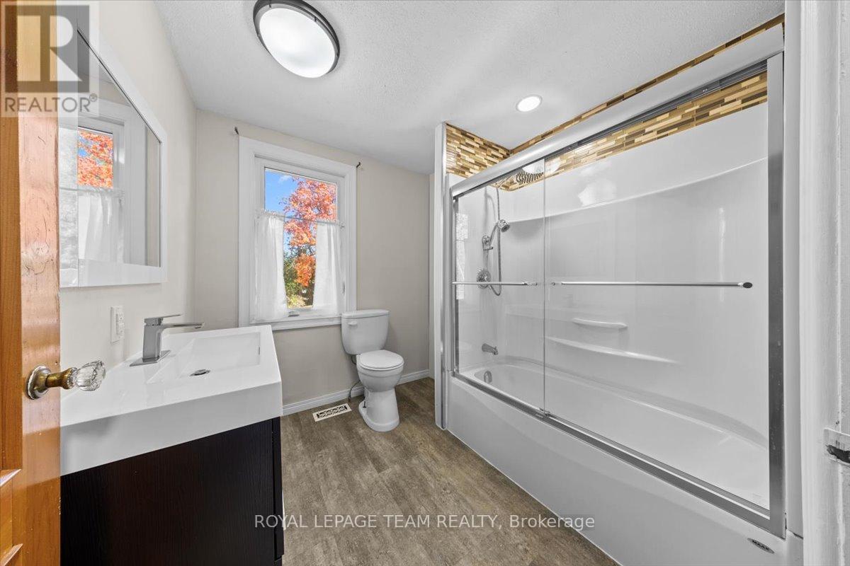 5410 Old Richmond Road, Ottawa, Ontario  K2R 1G7 - Photo 18 - X12478530