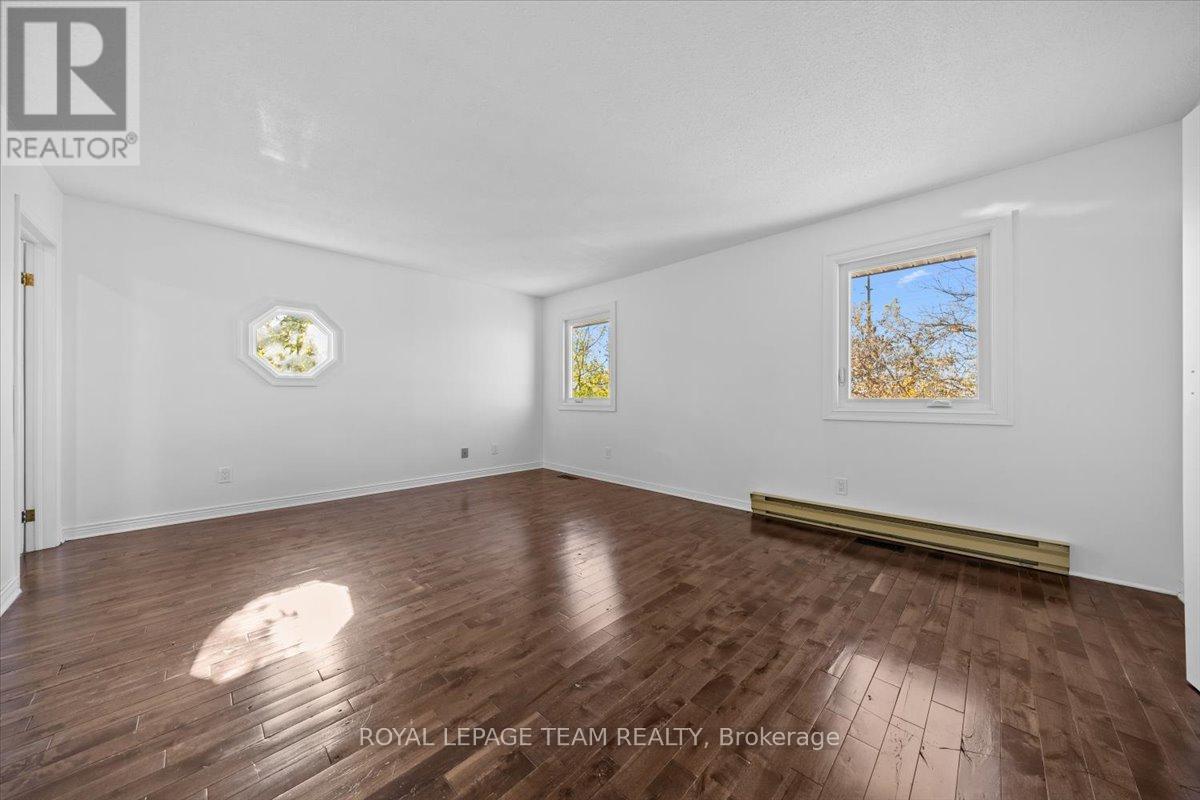 5410 Old Richmond Road, Ottawa, Ontario  K2R 1G7 - Photo 19 - X12478530