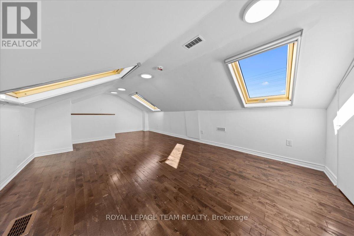 5410 Old Richmond Road, Ottawa, Ontario  K2R 1G7 - Photo 31 - X12478530
