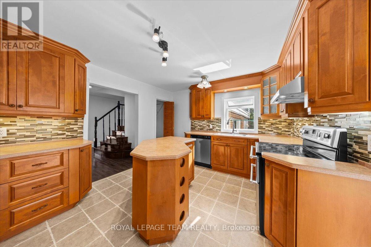 5410 Old Richmond Road, Ottawa, Ontario  K2R 1G7 - Photo 4 - X12478530