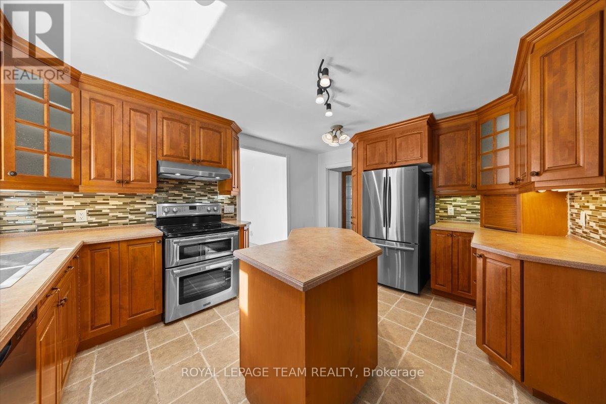 5410 Old Richmond Road, Ottawa, Ontario  K2R 1G7 - Photo 6 - X12478530