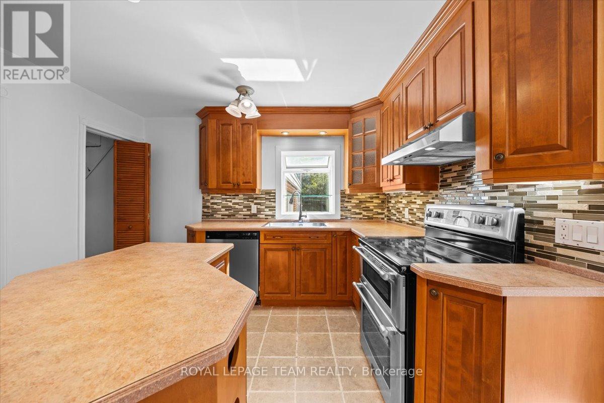 5410 Old Richmond Road, Ottawa, Ontario  K2R 1G7 - Photo 7 - X12478530