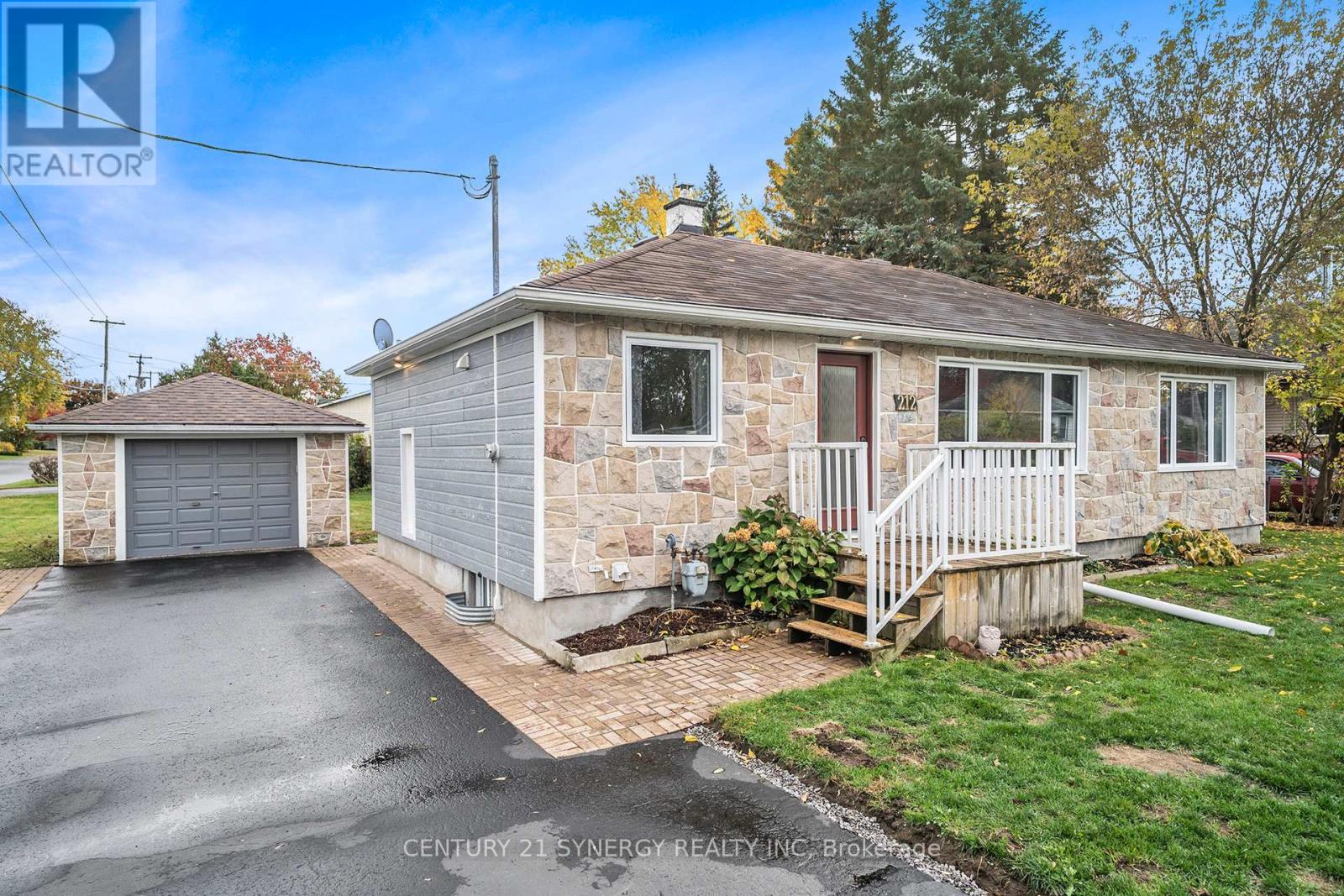212 Maley Street, North Grenville, Ontario  K0G 1J0 - Photo 2 - X12478562