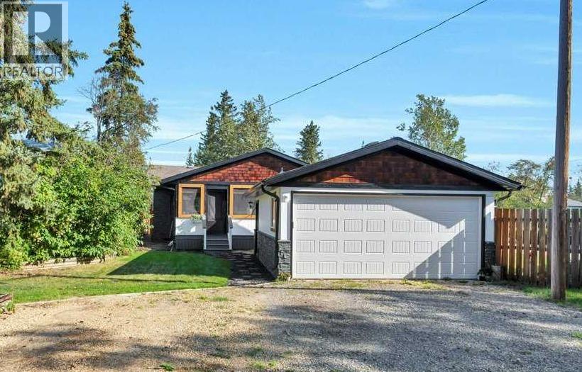 101 Lakeview Avenue, Gull Lake, Alberta  T4L 2N1 - Photo 1 - A2266496