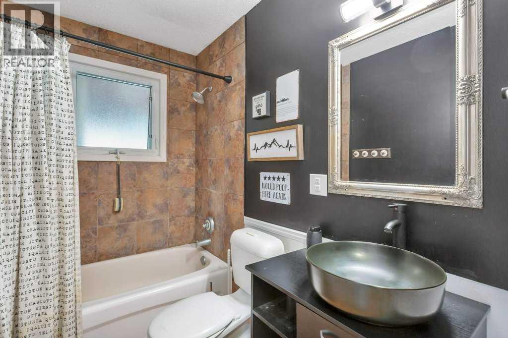 101 Lakeview Avenue, Gull Lake, Alberta  T4L 2N1 - Photo 20 - A2266496