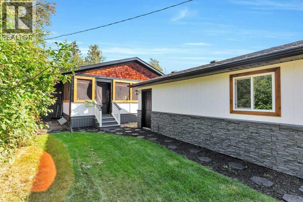 101 Lakeview Avenue, Gull Lake, Alberta  T4L 2N1 - Photo 4 - A2266496