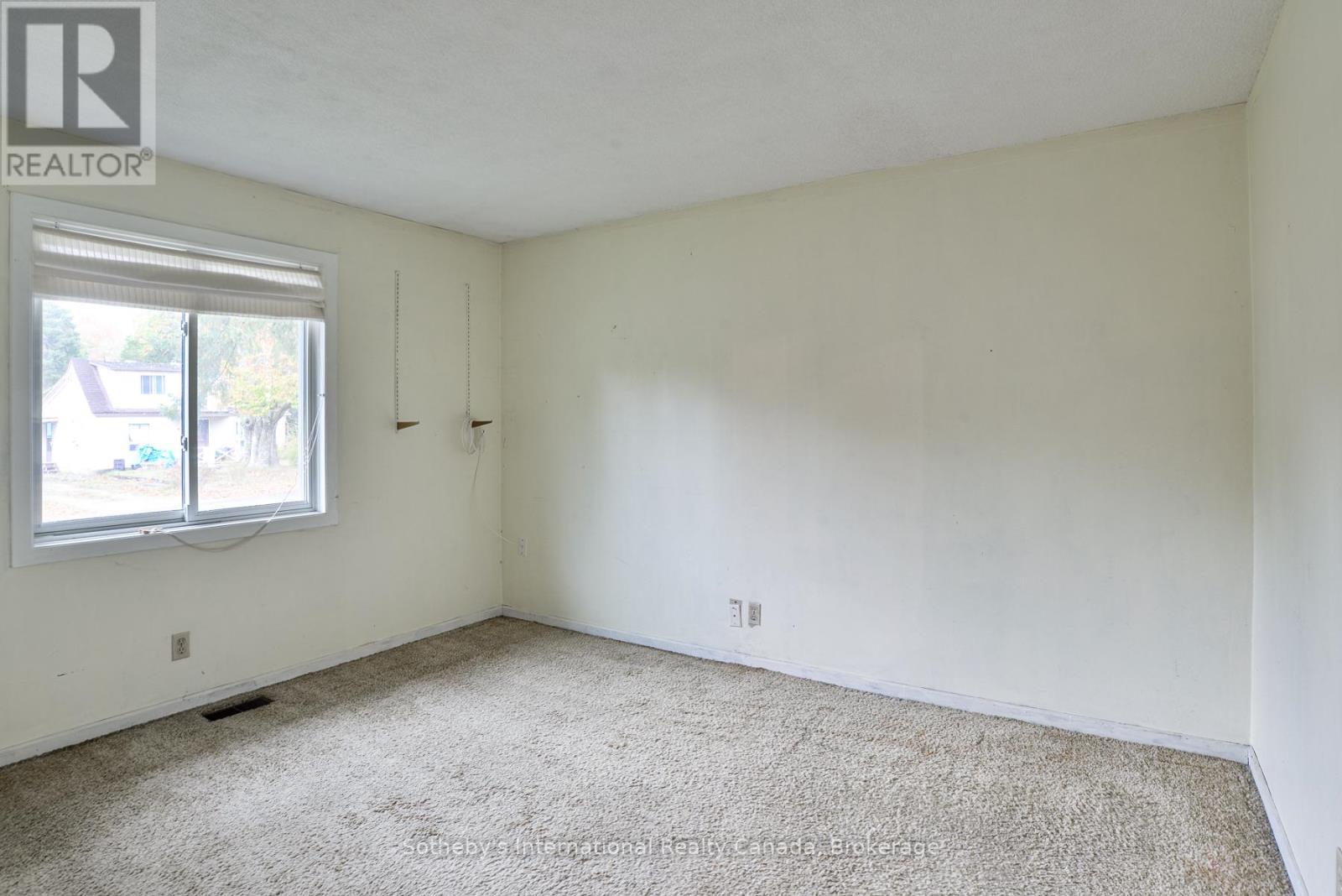 445 Farquhar Street, Gravenhurst, Ontario  P1P 1E4 - Photo 12 - X12478547