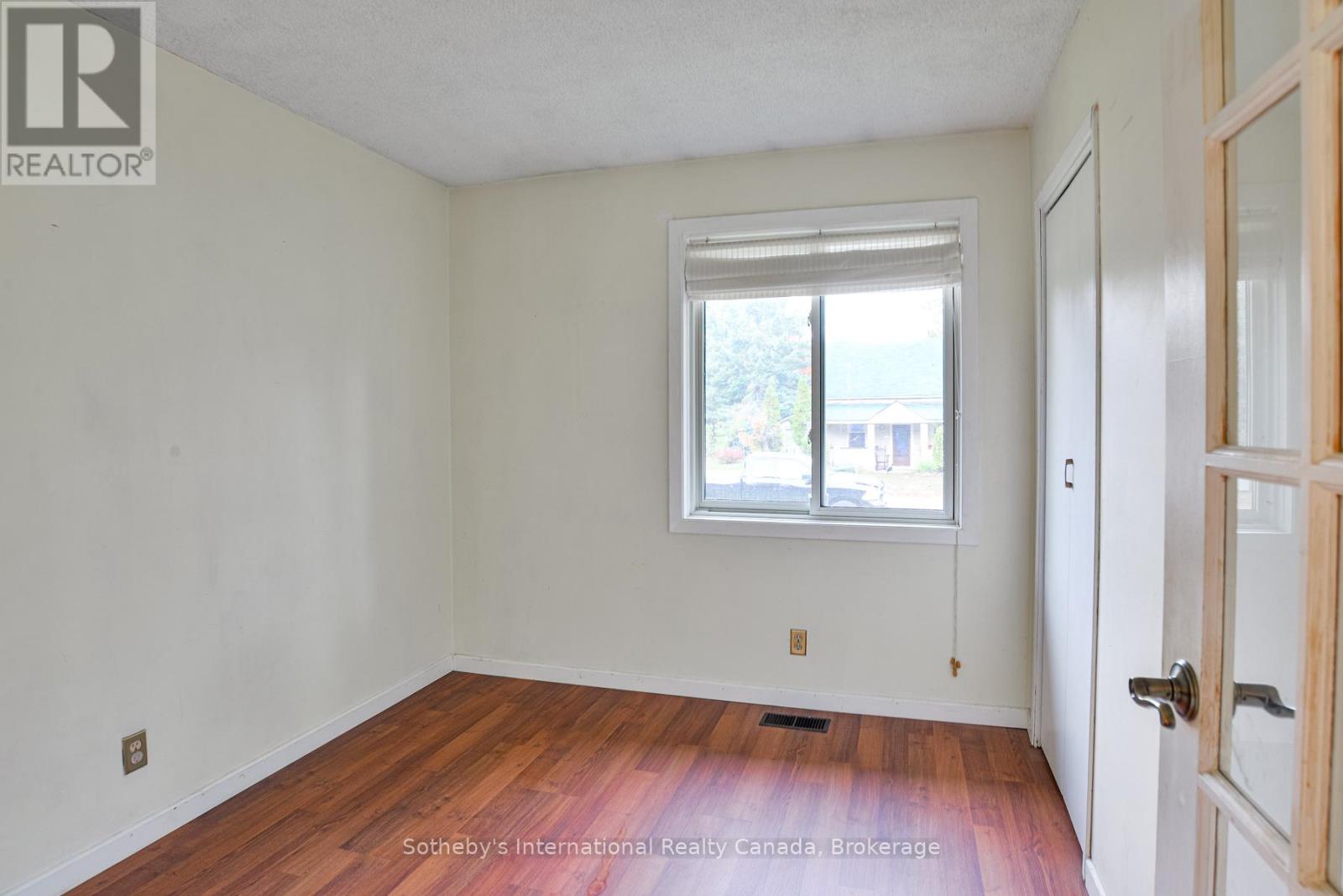 445 Farquhar Street, Gravenhurst, Ontario  P1P 1E4 - Photo 13 - X12478547