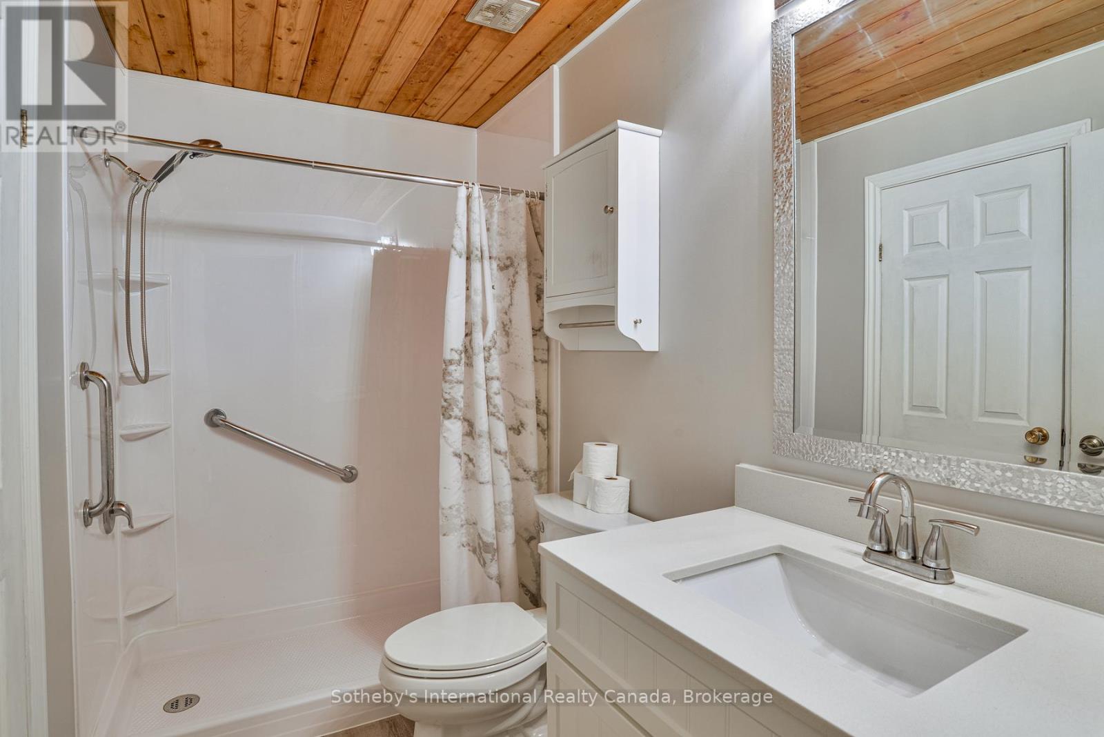 445 Farquhar Street, Gravenhurst, Ontario  P1P 1E4 - Photo 14 - X12478547