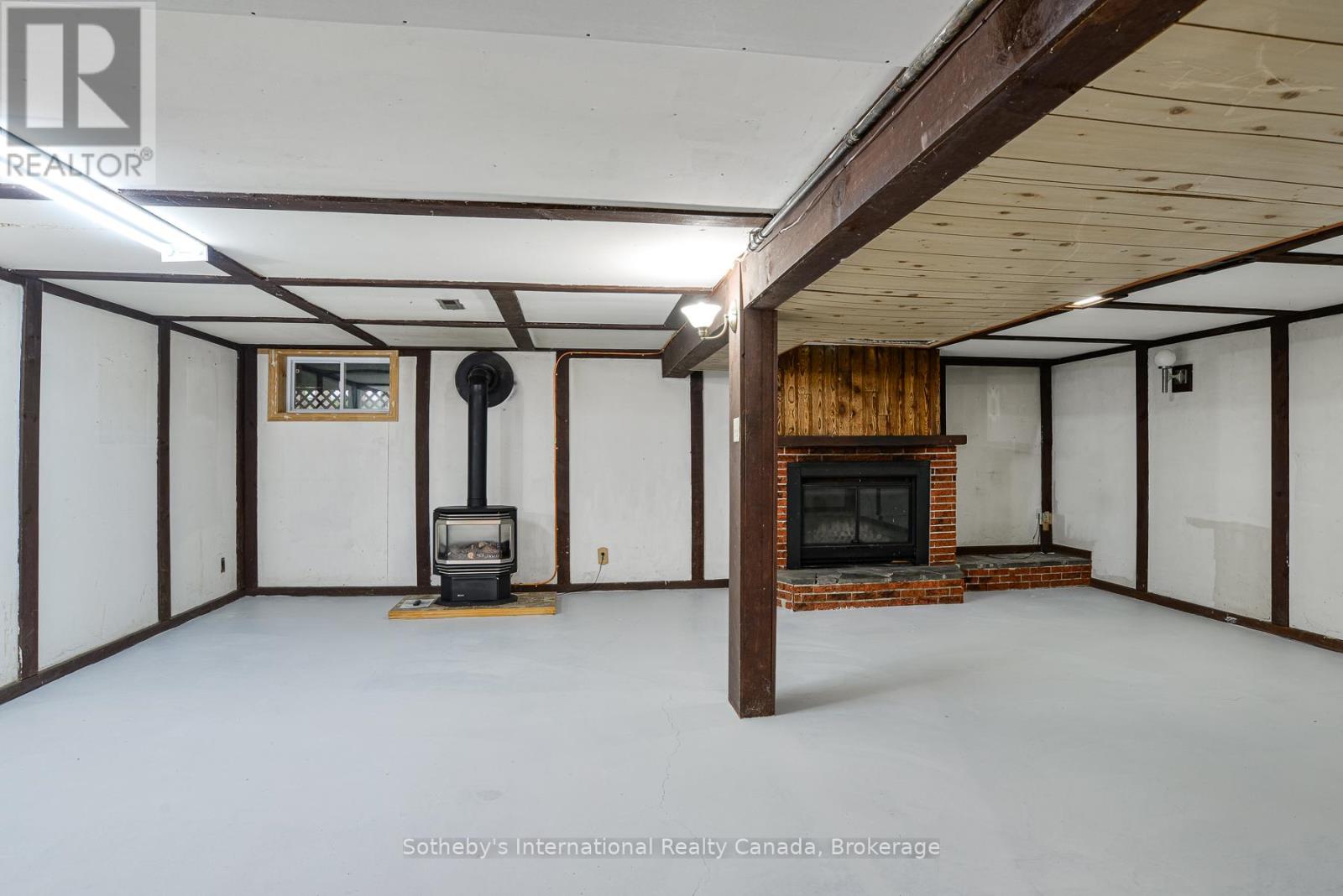 445 Farquhar Street, Gravenhurst, Ontario  P1P 1E4 - Photo 15 - X12478547