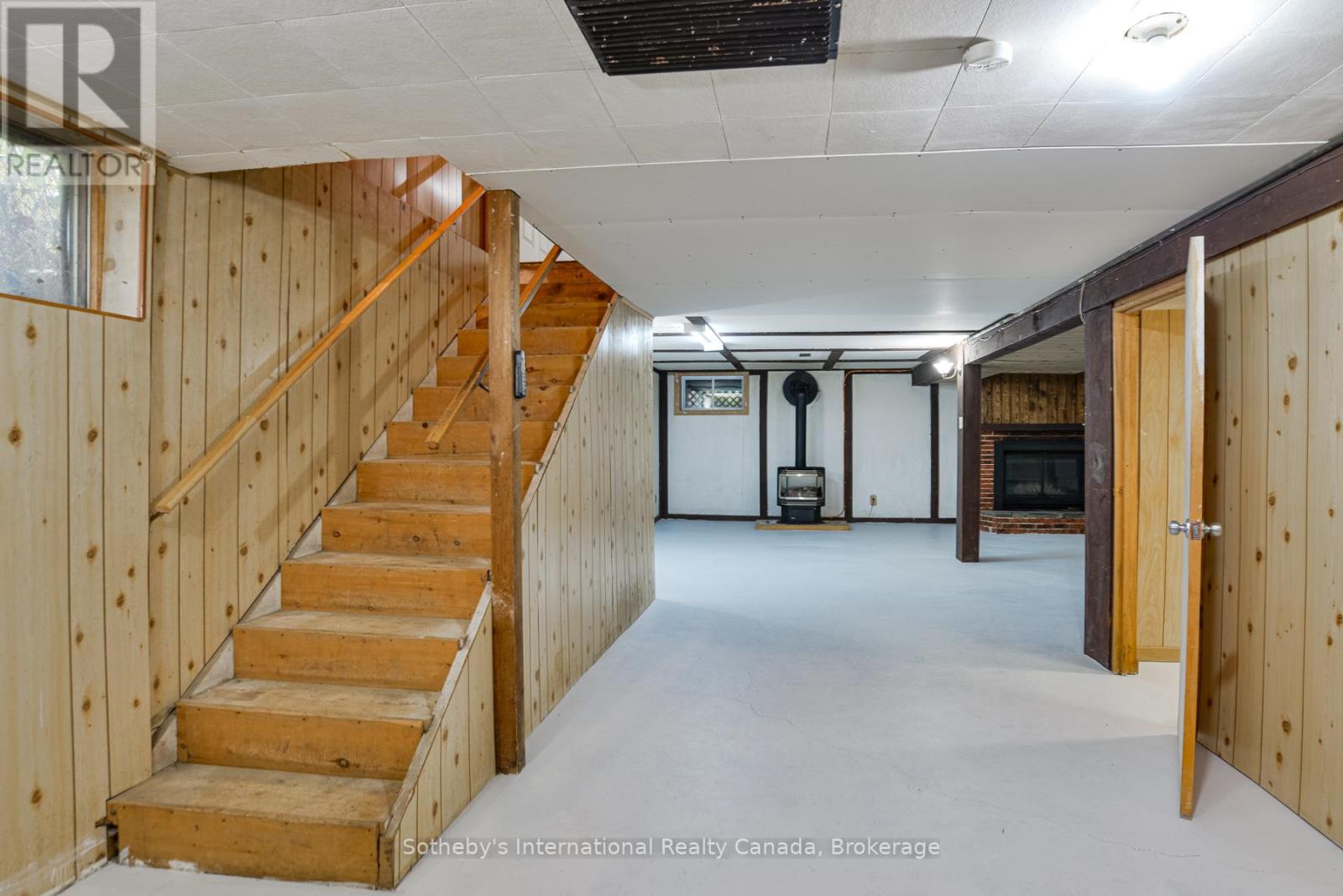 445 Farquhar Street, Gravenhurst, Ontario  P1P 1E4 - Photo 16 - X12478547
