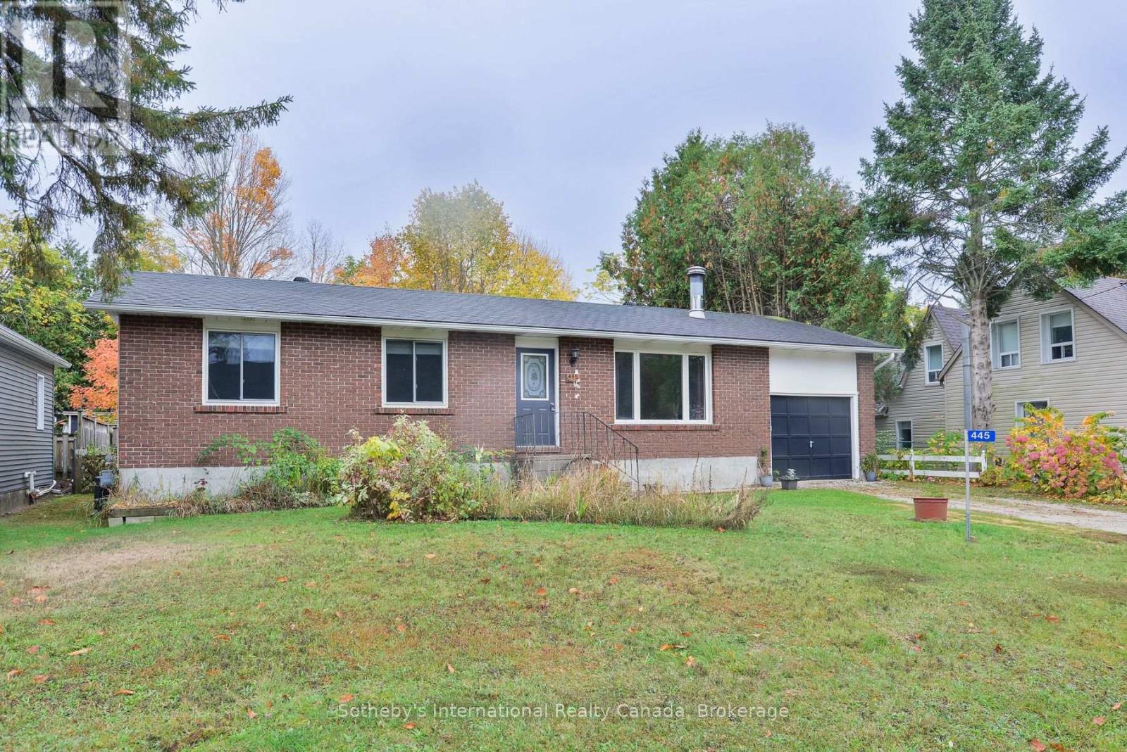 445 Farquhar Street, Gravenhurst, Ontario  P1P 1E4 - Photo 2 - X12478547