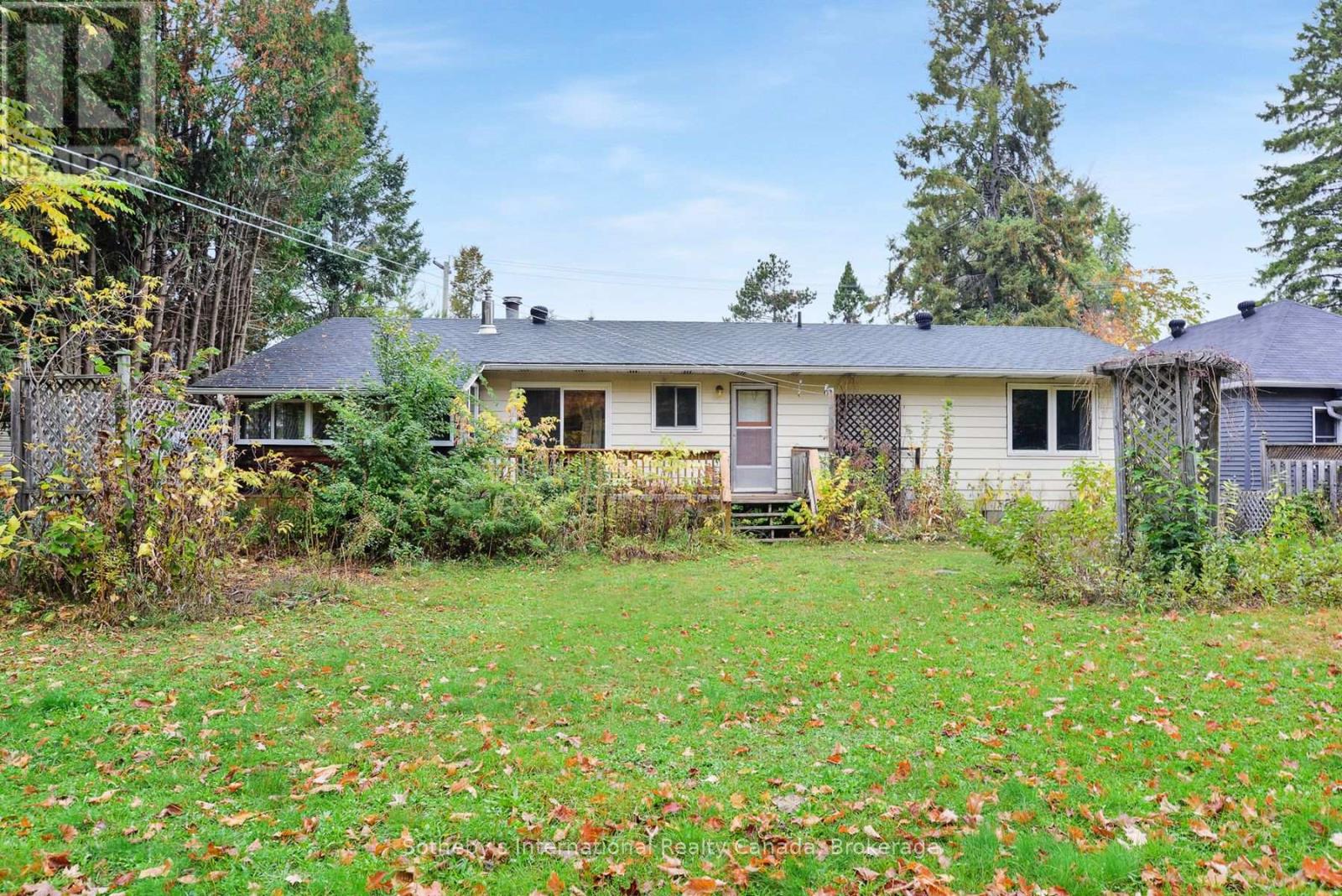 445 Farquhar Street, Gravenhurst, Ontario  P1P 1E4 - Photo 23 - X12478547