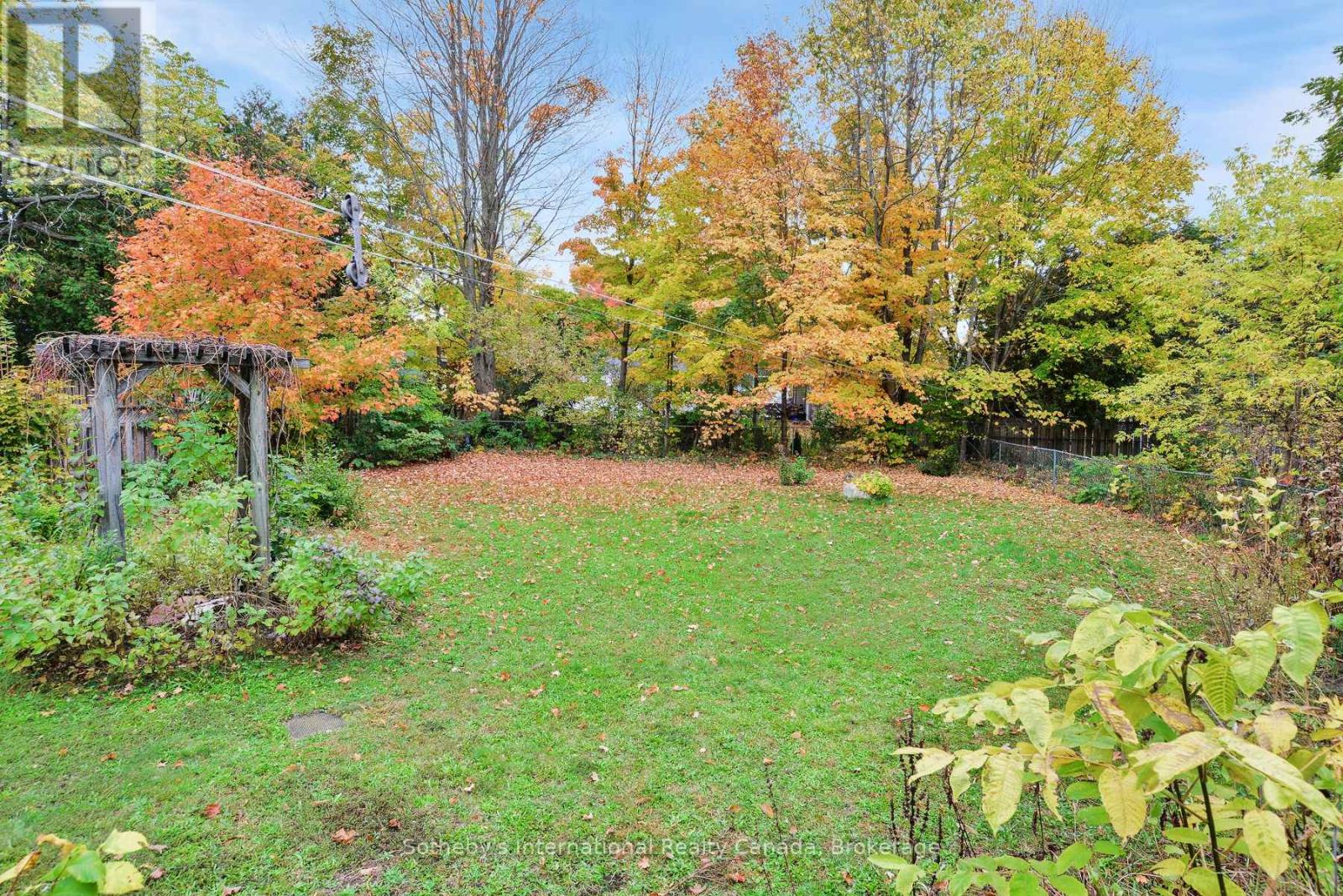 445 Farquhar Street, Gravenhurst, Ontario  P1P 1E4 - Photo 24 - X12478547