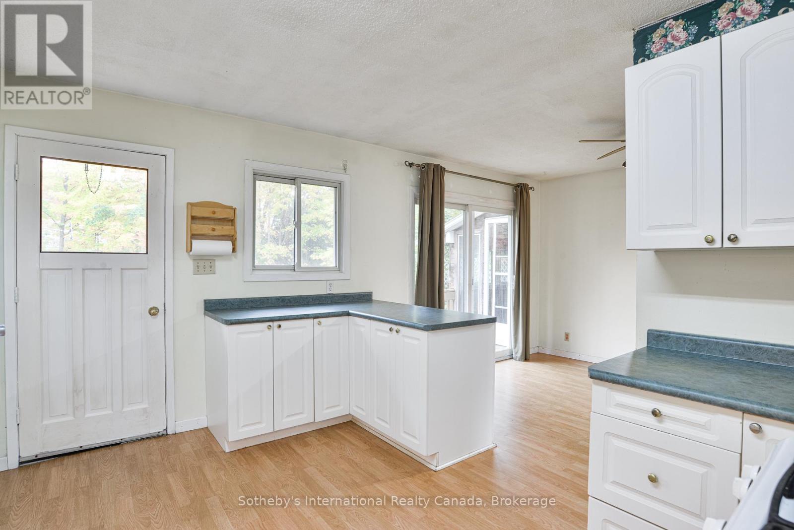 445 Farquhar Street, Gravenhurst, Ontario  P1P 1E4 - Photo 7 - X12478547