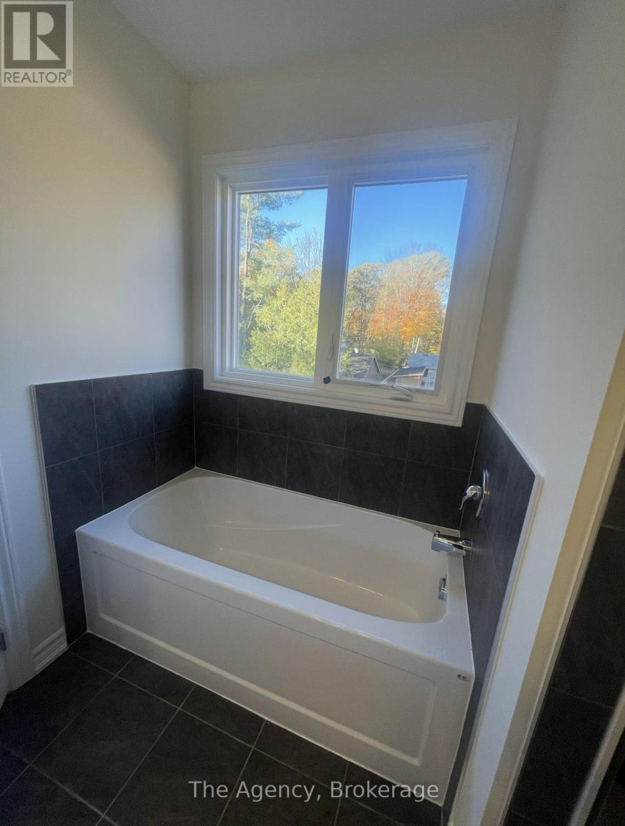 125 Beechwood Forest Lane, Gravenhurst, Ontario  P1P 0H8 - Photo 6 - X12478608