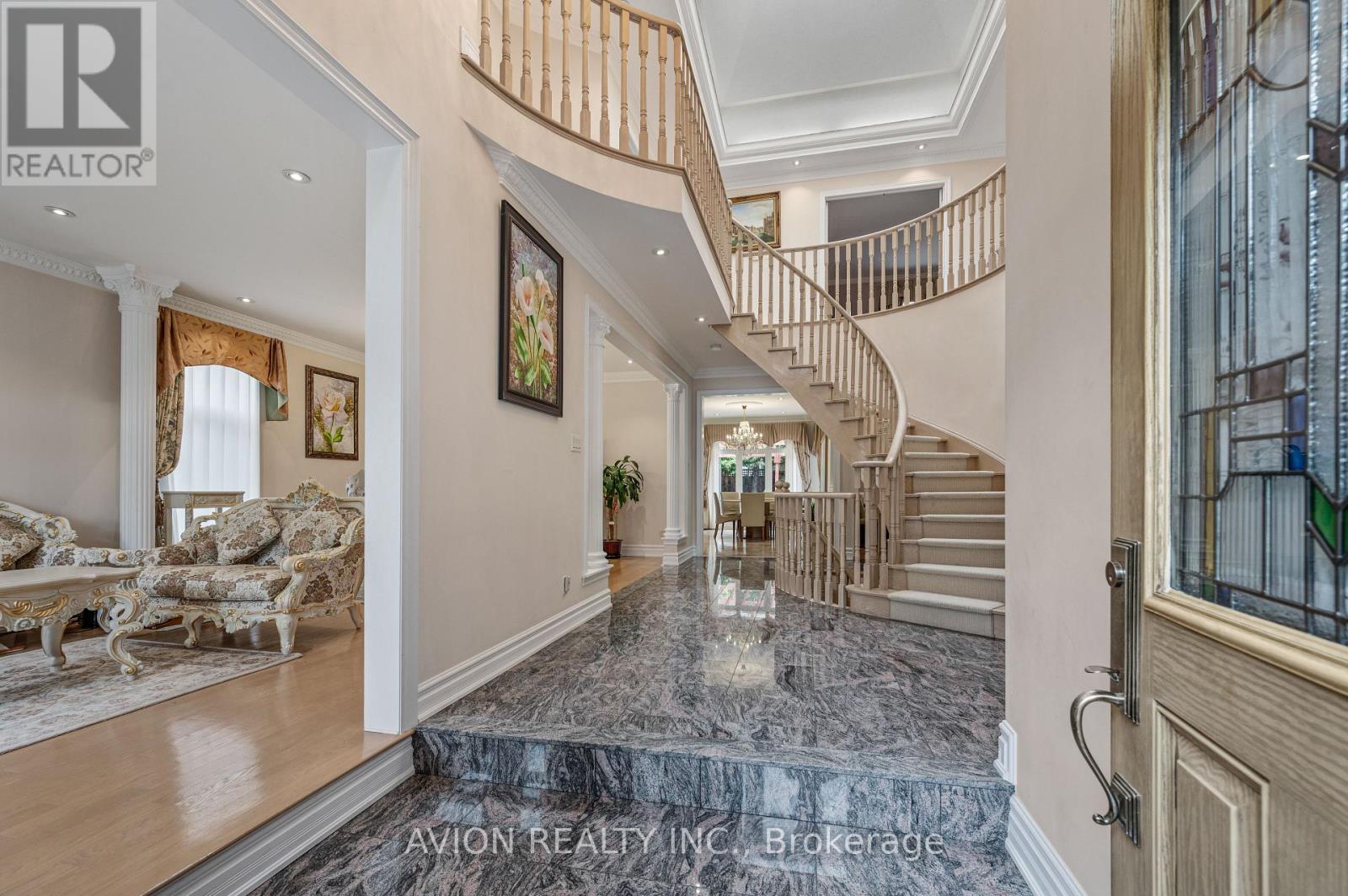 55 Frybrook Crescent, Richmond Hill, Ontario  L4B 4B9 - Photo 5 - N12478380