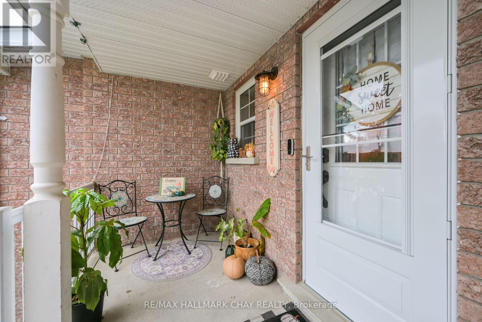 96 Buchanan Drive, New Tecumseth, Ontario  L9R 0A3 - Photo 2 - N12478386
