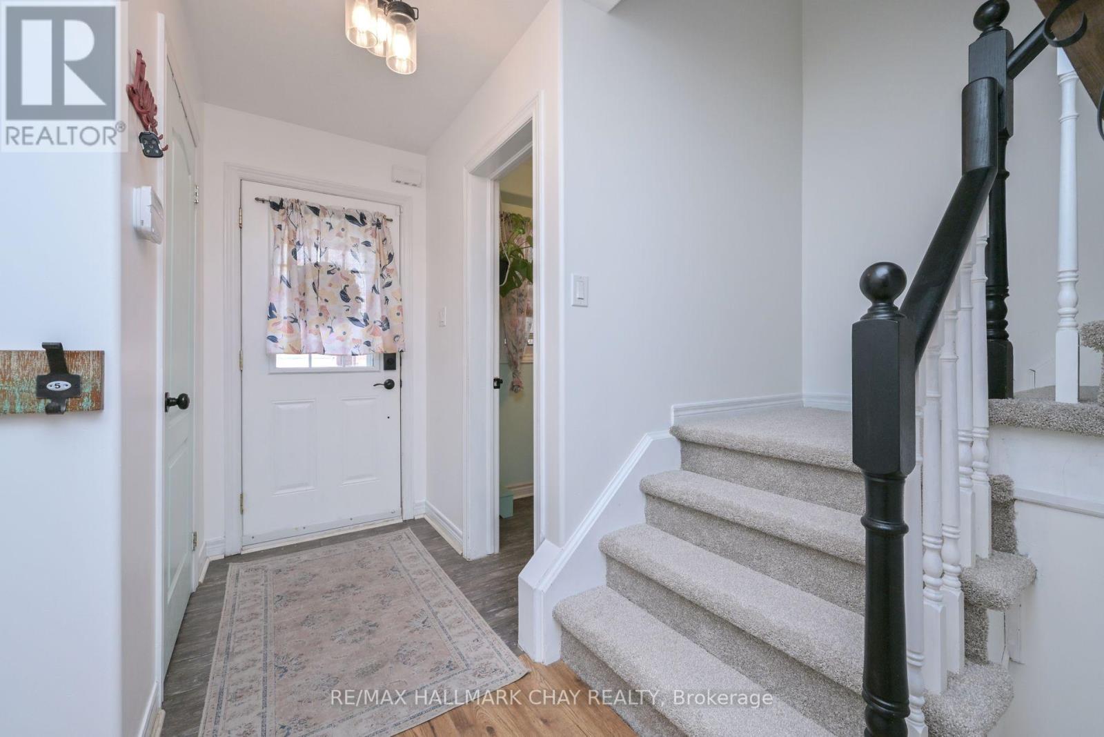96 Buchanan Drive, New Tecumseth, Ontario  L9R 0A3 - Photo 4 - N12478386