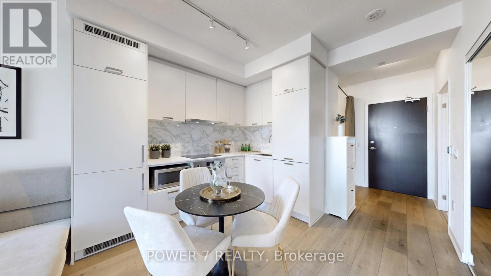 1516 - 10 Honeycrisp Crescent, Vaughan, Ontario  L4K 0M7 - Photo 4 - N12478399